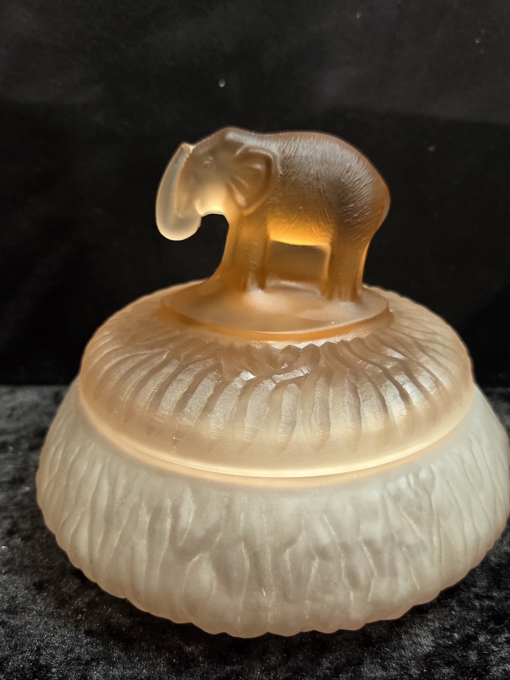 L.E. SMITH CO. Pink FROSTED ELEPHANT CAROUSEL COVERED POWDER JAR 1930's